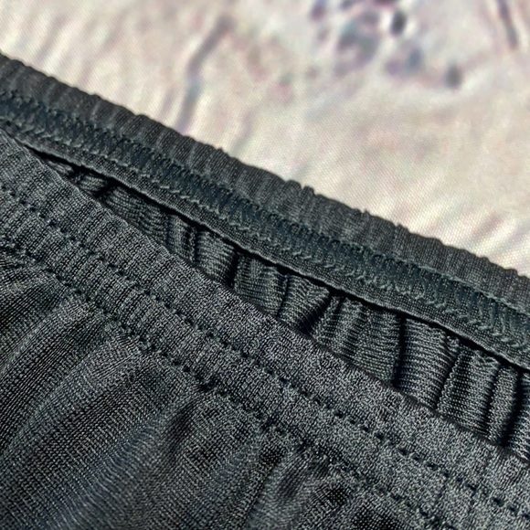 Vanity Fair Black Slip Size: Medium - Picture 16 of 16